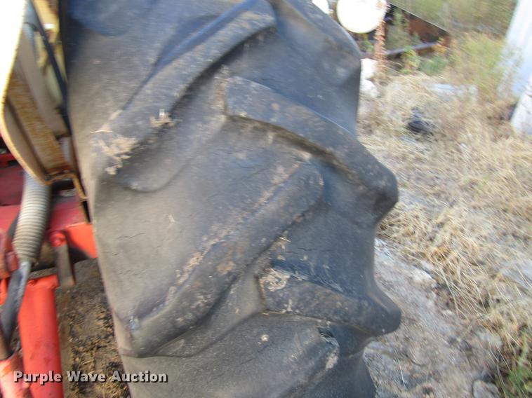 image for item DD3791 Case 440 tractor