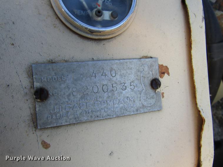 image for item DD3791 Case 440 tractor