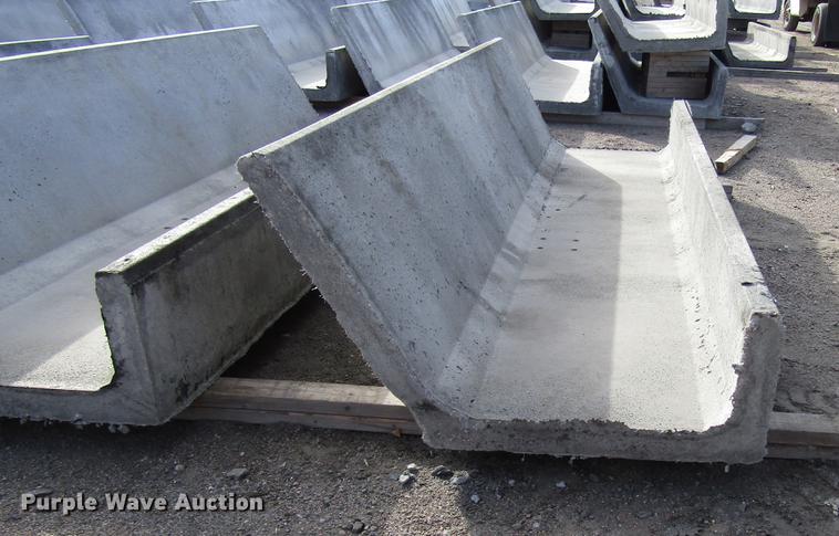image for item DD3792 (10) concrete feed bunks