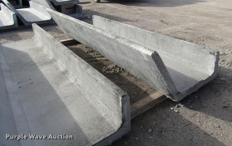 image for item DD3792 (10) concrete feed bunks