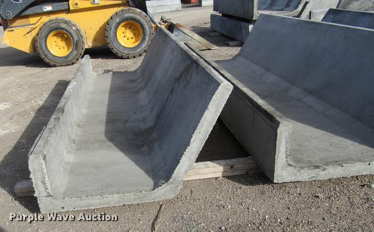 image for item DD3792 (10) concrete feed bunks