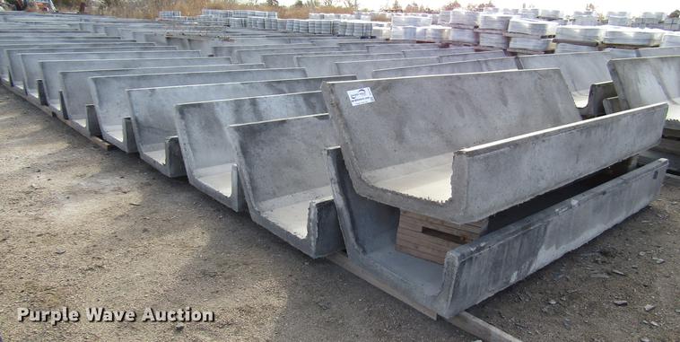 image for item DD3792 (10) concrete feed bunks