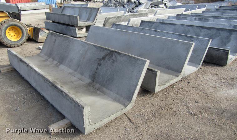 image for item DD3792 (10) concrete feed bunks