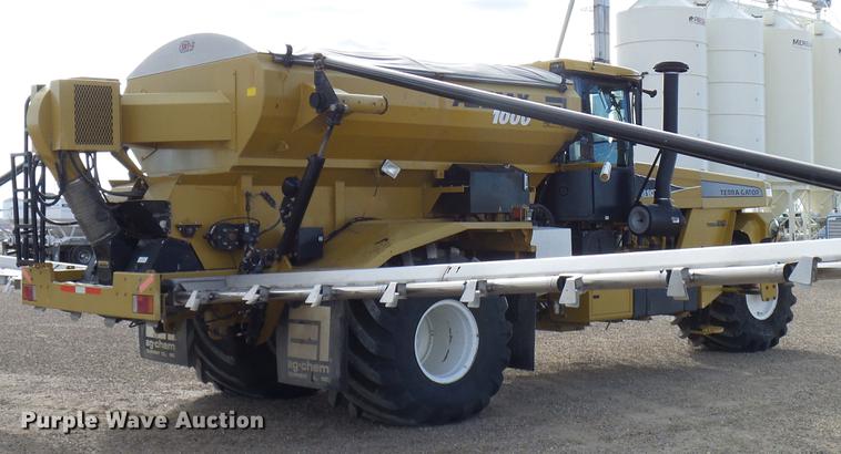 image for item DD5973 2002 Ag-Chem TerraGator 8103 applicator