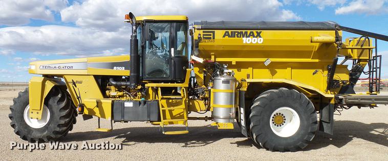 image for item DD5973 2002 Ag-Chem TerraGator 8103 applicator
