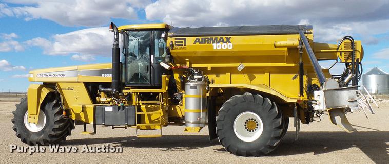 image for item DD5973 2002 Ag-Chem TerraGator 8103 applicator