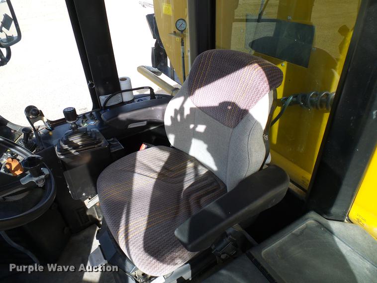 image for item DD5973 2002 Ag-Chem TerraGator 8103 applicator