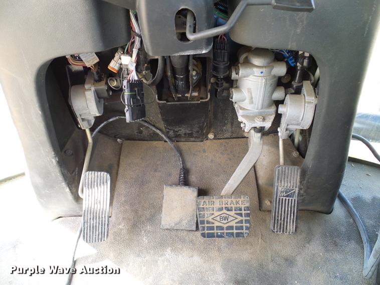 image for item DD5973 2002 Ag-Chem TerraGator 8103 applicator