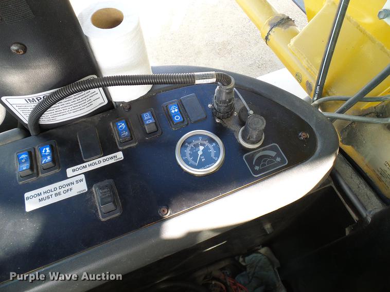 image for item DD5973 2002 Ag-Chem TerraGator 8103 applicator