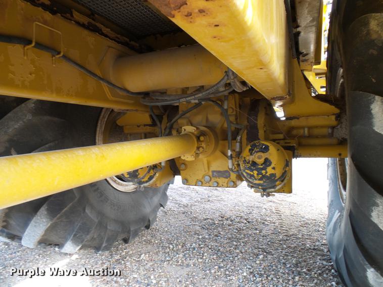 image for item DD5973 2002 Ag-Chem TerraGator 8103 applicator