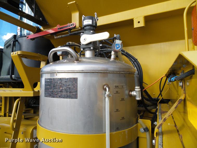 image for item DD5973 2002 Ag-Chem TerraGator 8103 applicator