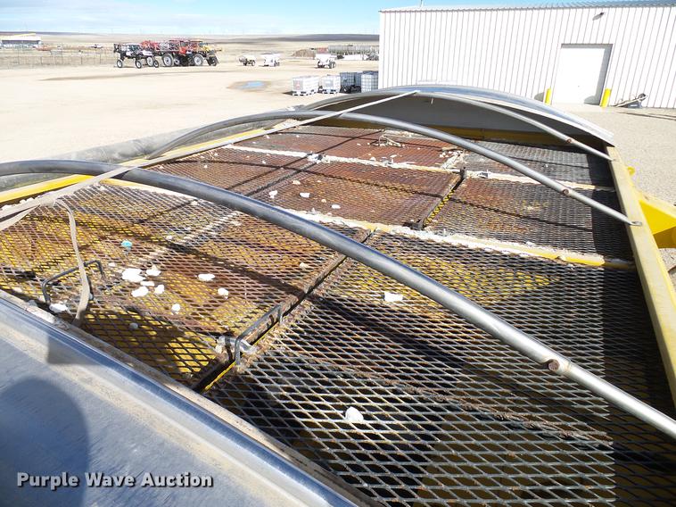 image for item DD5973 2002 Ag-Chem TerraGator 8103 applicator