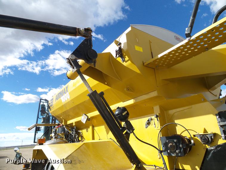 image for item DD5973 2002 Ag-Chem TerraGator 8103 applicator