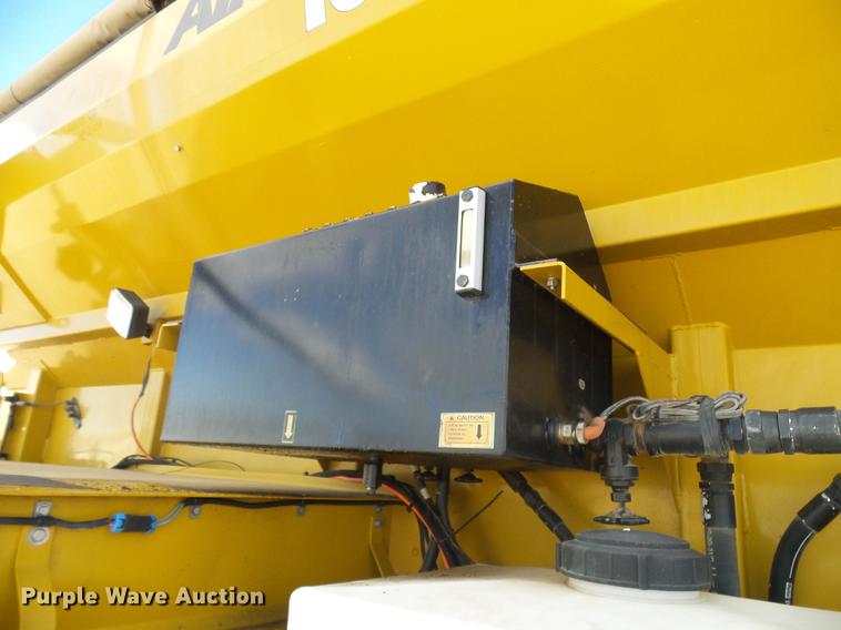 image for item DD5973 2002 Ag-Chem TerraGator 8103 applicator