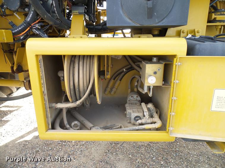 image for item DD5973 2002 Ag-Chem TerraGator 8103 applicator