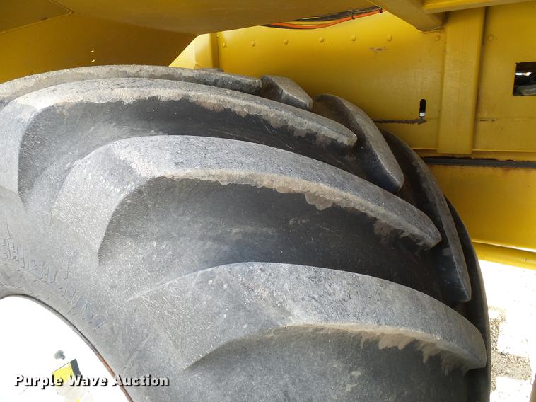 image for item DD5973 2002 Ag-Chem TerraGator 8103 applicator