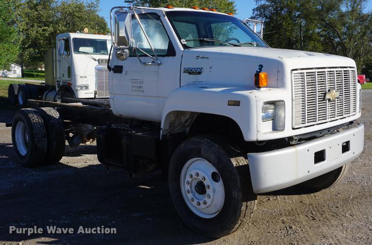 image for item DD6652 1990 Chevrolet Kodiak truck cab and chassis