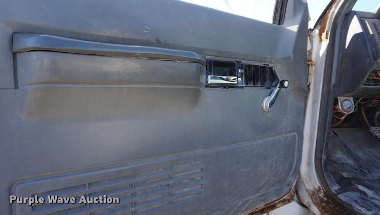 image for item DD6652 1990 Chevrolet Kodiak truck cab and chassis