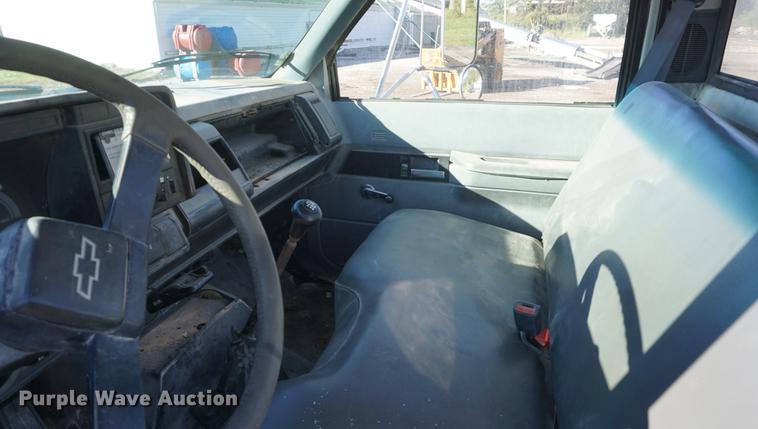 image for item DD6652 1990 Chevrolet Kodiak truck cab and chassis