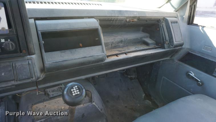 image for item DD6652 1990 Chevrolet Kodiak truck cab and chassis