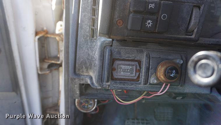 image for item DD6652 1990 Chevrolet Kodiak truck cab and chassis