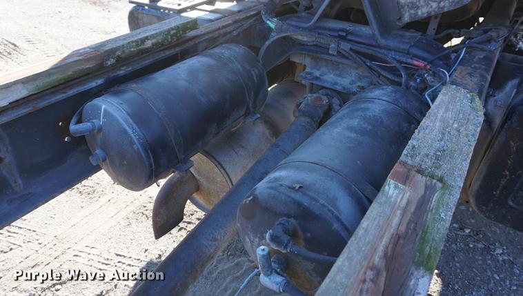 image for item DD6652 1990 Chevrolet Kodiak truck cab and chassis