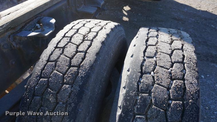 image for item DD6652 1990 Chevrolet Kodiak truck cab and chassis