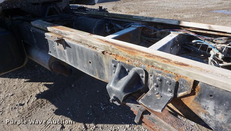 image for item DD6652 1990 Chevrolet Kodiak truck cab and chassis