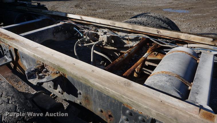 image for item DD6652 1990 Chevrolet Kodiak truck cab and chassis