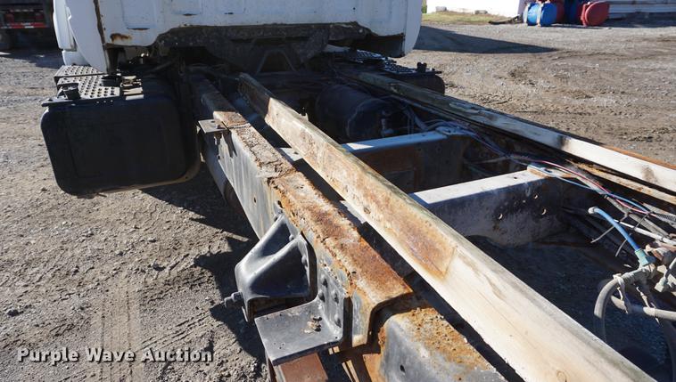 image for item DD6652 1990 Chevrolet Kodiak truck cab and chassis