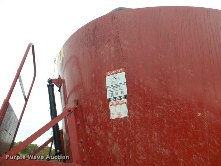 image for item DE5320 2016 Schuler 6520 vertical feed mixer