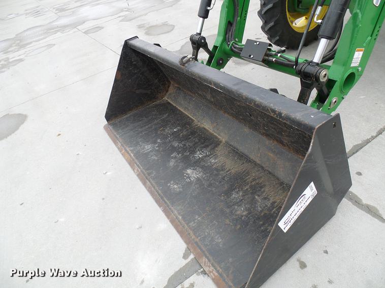 image for item DE5321 2010 John Deere 5075E tractor