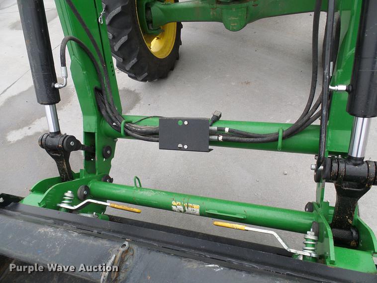 image for item DE5321 2010 John Deere 5075E tractor