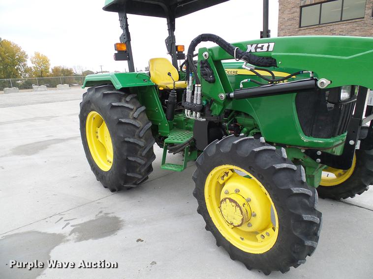 image for item DE5321 2010 John Deere 5075E tractor