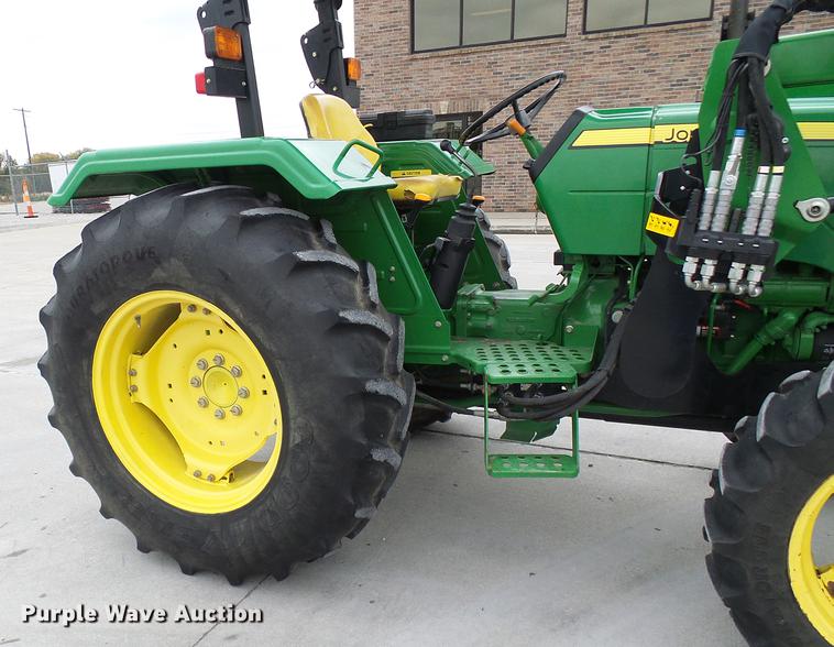 image for item DE5321 2010 John Deere 5075E tractor