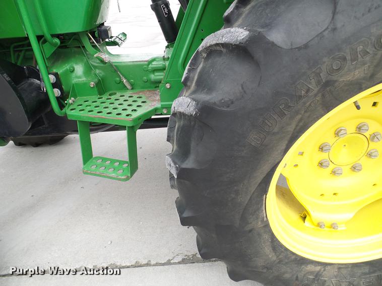 image for item DE5321 2010 John Deere 5075E tractor