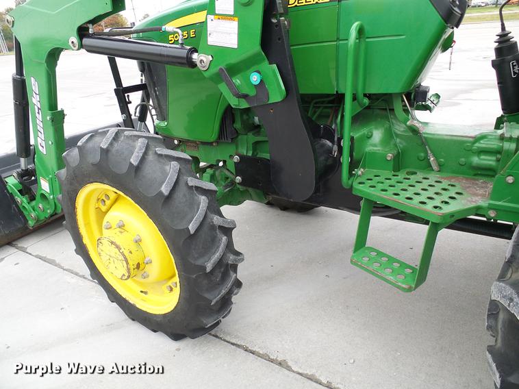 image for item DE5321 2010 John Deere 5075E tractor