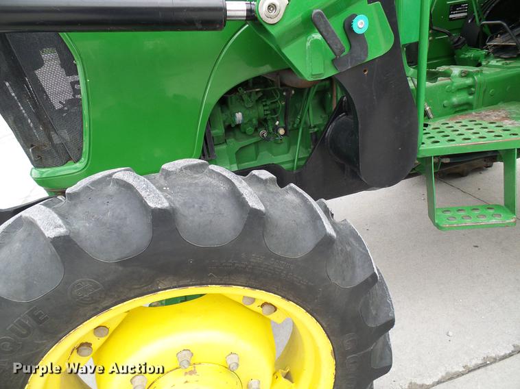 image for item DE5321 2010 John Deere 5075E tractor