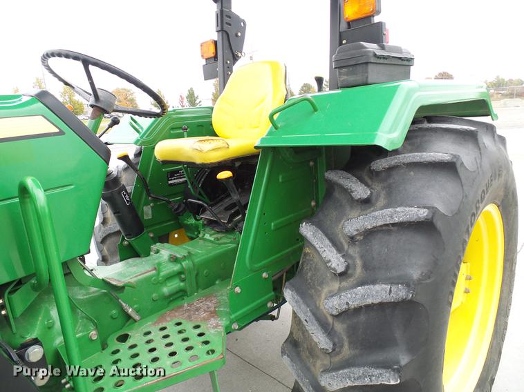image for item DE5321 2010 John Deere 5075E tractor
