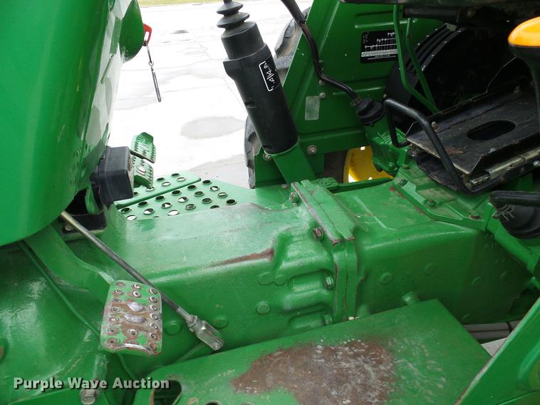 image for item DE5321 2010 John Deere 5075E tractor
