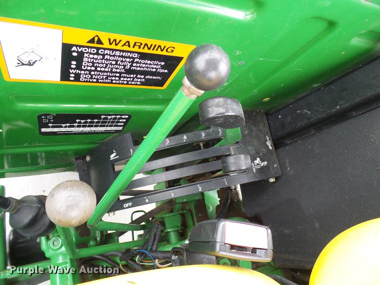 image for item DE5321 2010 John Deere 5075E tractor