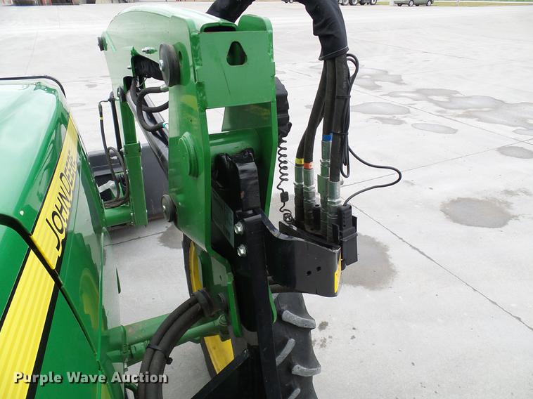image for item DE5321 2010 John Deere 5075E tractor