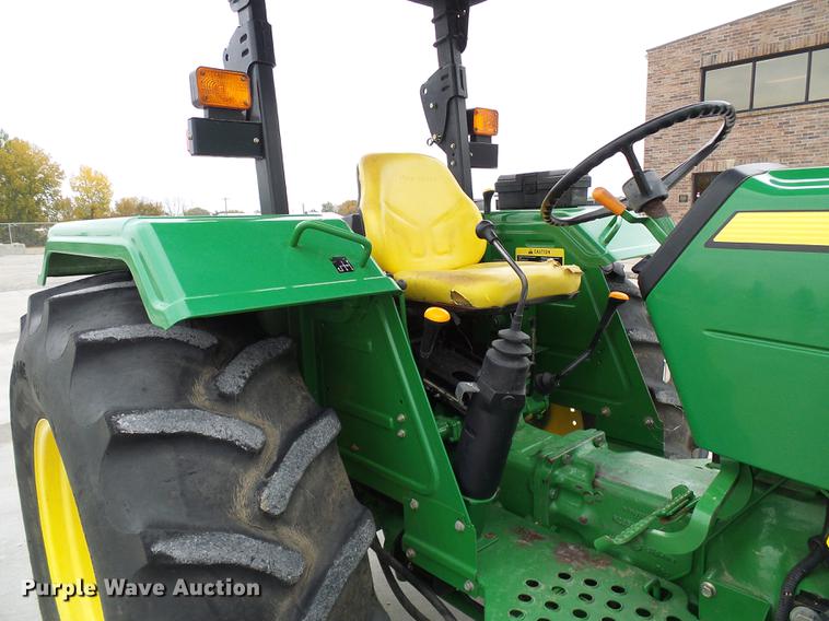 image for item DE5321 2010 John Deere 5075E tractor