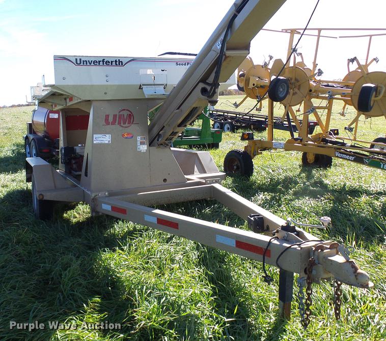 image for item DE5324 Unverferth 400 seed tender