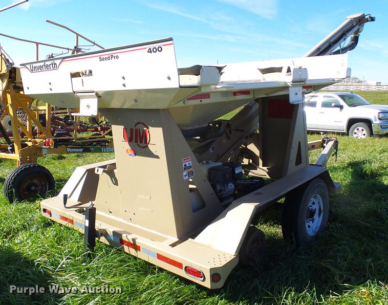 image for item DE5324 Unverferth 400 seed tender