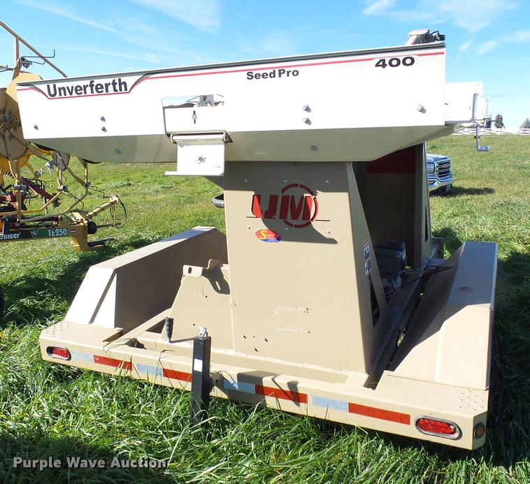 image for item DE5324 Unverferth 400 seed tender