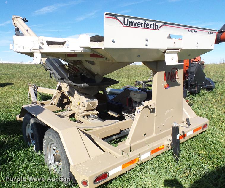 image for item DE5324 Unverferth 400 seed tender