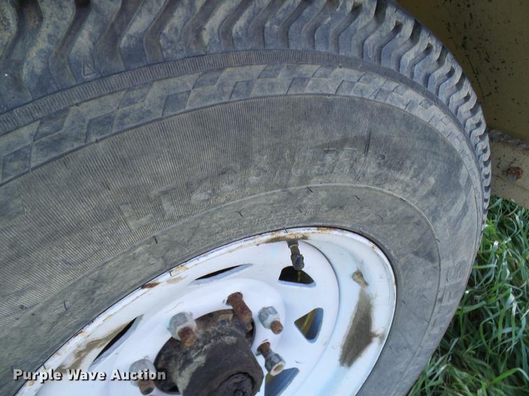 image for item DE5324 Unverferth 400 seed tender