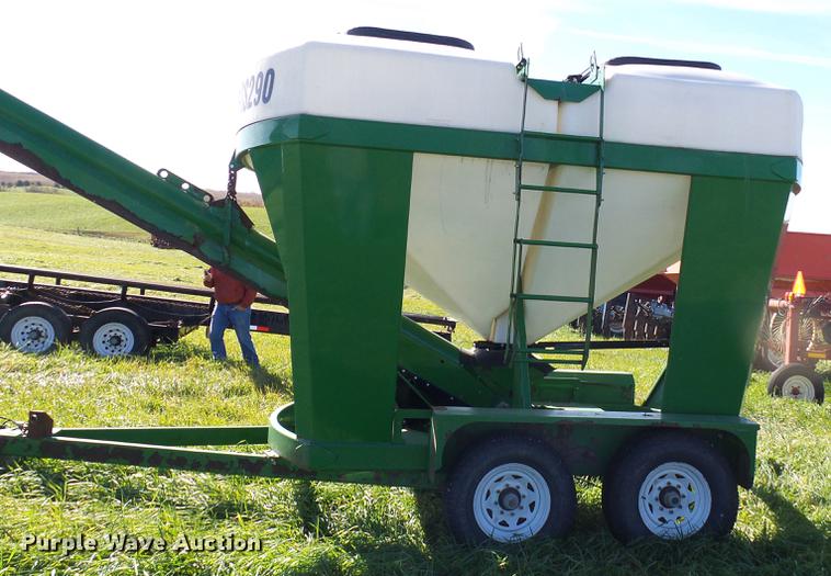 image for item DE5326 Norwood SS290 Seed Shuttle seed tender