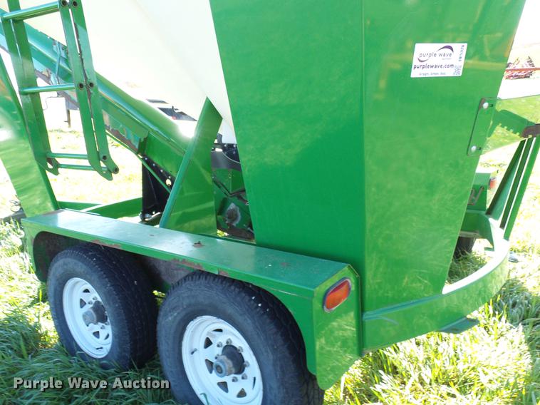 image for item DE5326 Norwood SS290 Seed Shuttle seed tender